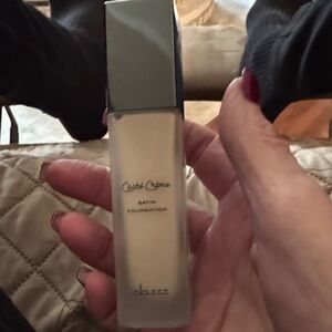 Jouer Satin Foundation in Cashmere Crème
